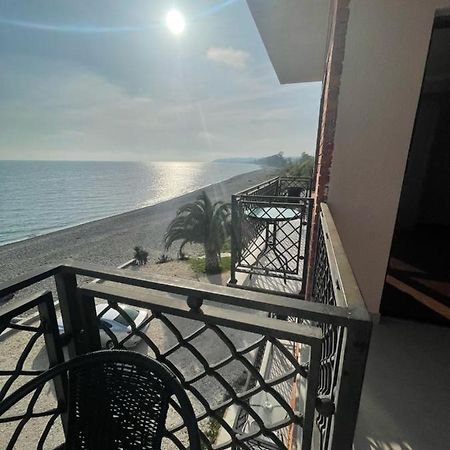 Leon Beach Hotel New Athos Екстериор снимка